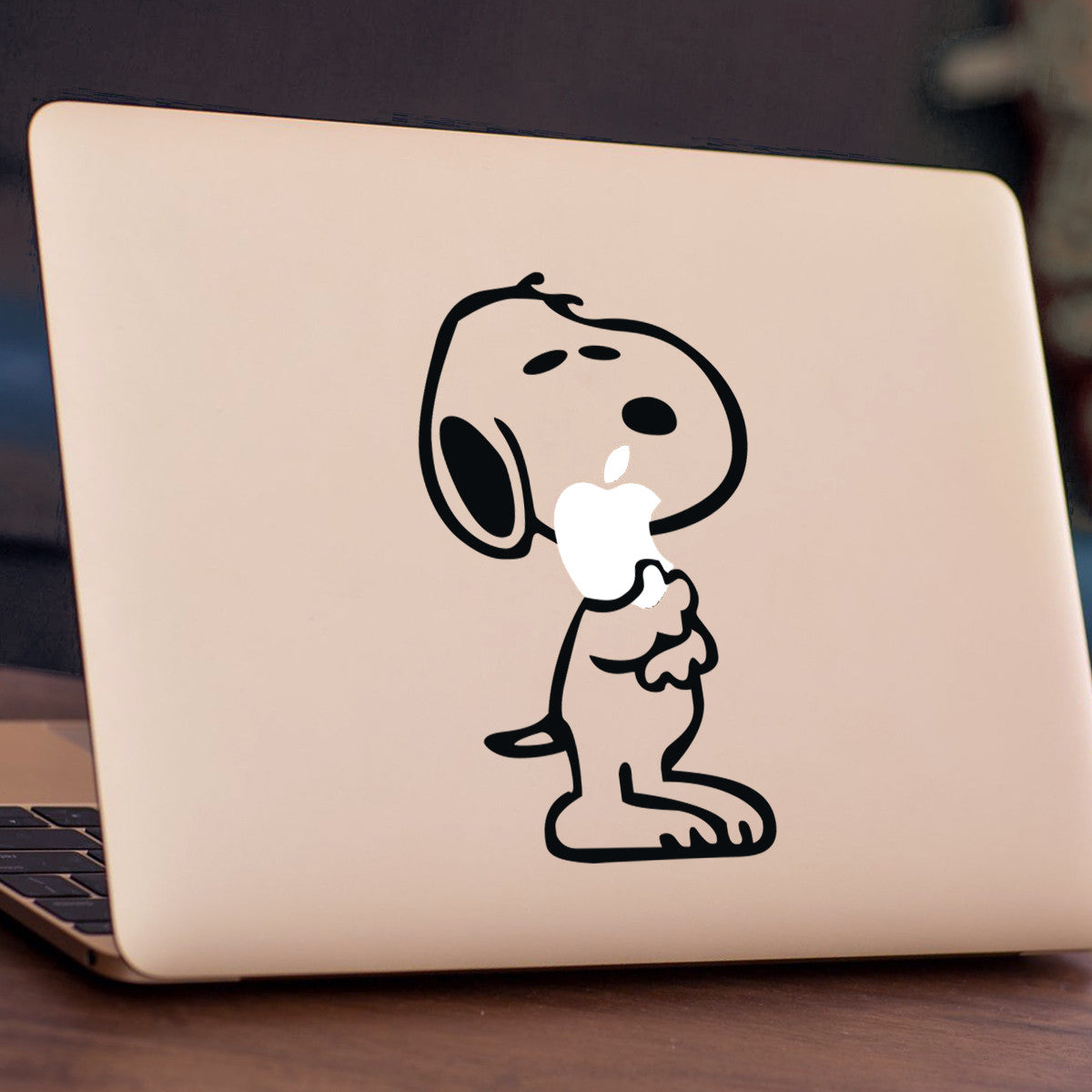 http://londondecal.com/cdn/shop/products/MD001_-_SNOOPY_CUDDLE_-_1a.jpg?v=1615236644